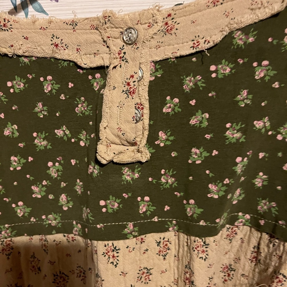 POL L Floral Patchwork Blouse - Brown and Tan Pearl Accents - Picture 9 of 13